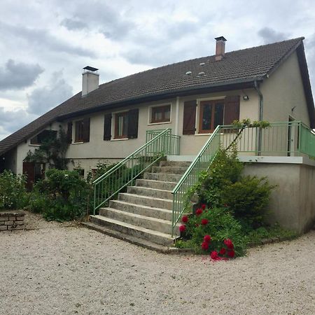 Sous La Tour Bed and Breakfast Agencourt Eksteriør billede