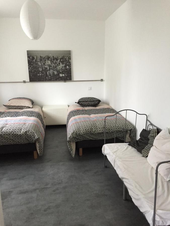 Sous La Tour Bed and Breakfast Agencourt Eksteriør billede