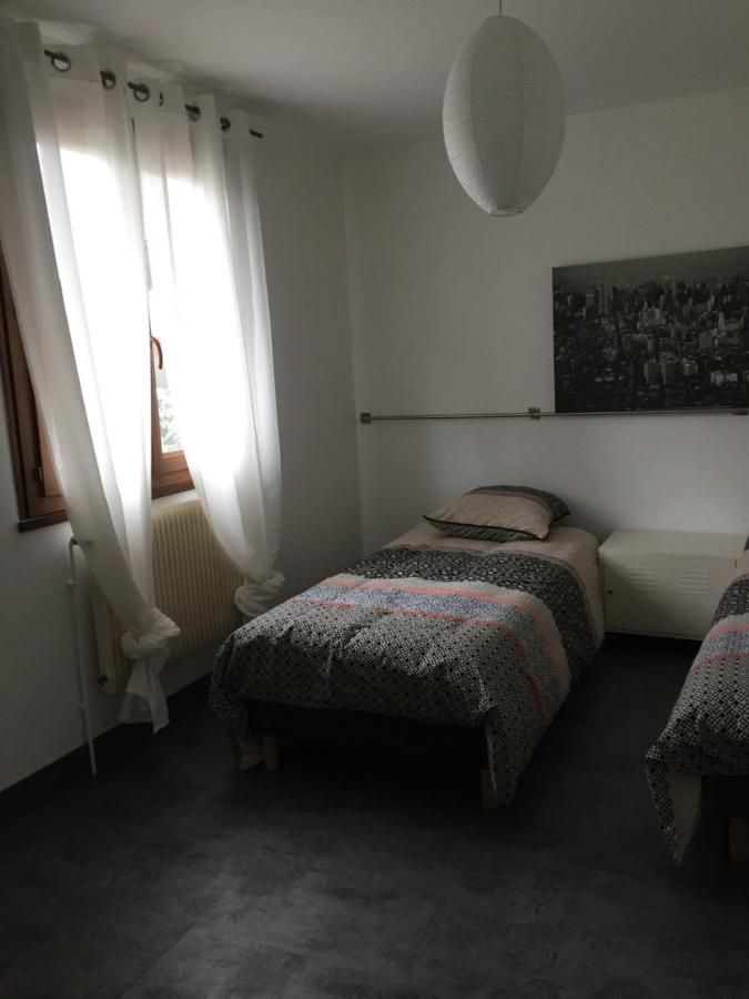 Sous La Tour Bed and Breakfast Agencourt Eksteriør billede