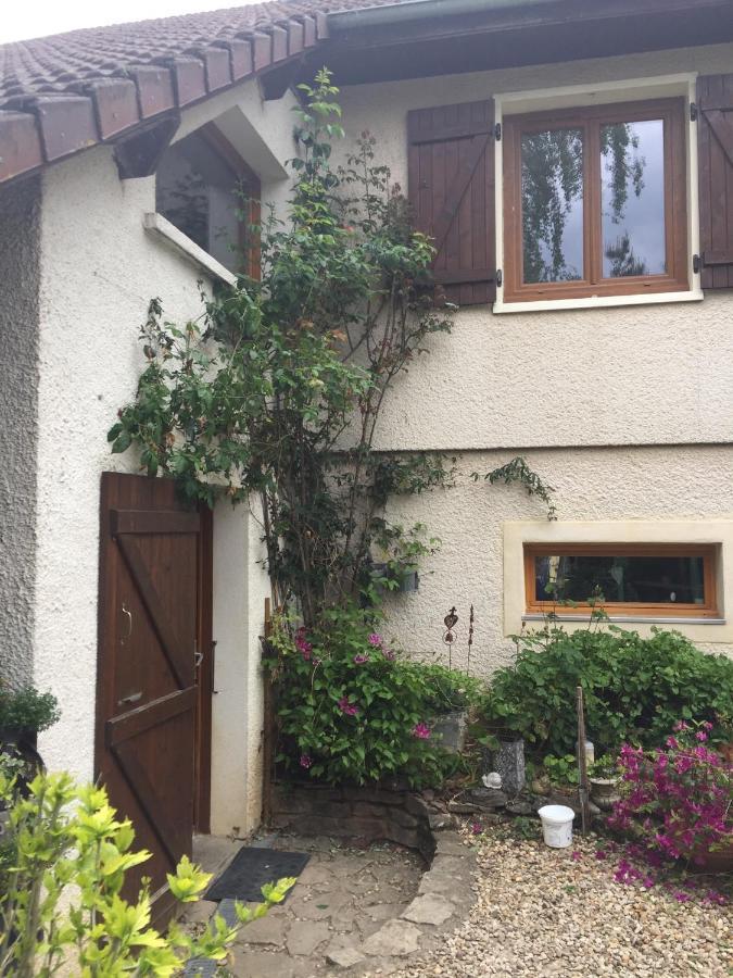 Sous La Tour Bed and Breakfast Agencourt Eksteriør billede